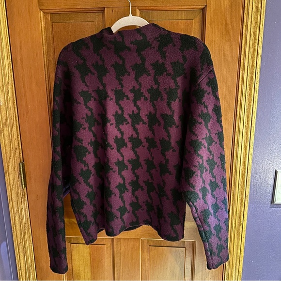 LIKE NEW Express Houndstooth Mock Sweater - Picture 3 of 8
